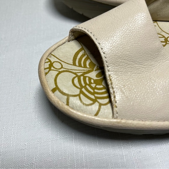 Fly London Cream Wedge Shoes with Metallic Accents. Size 9 or 40. - Picture 5 of 11